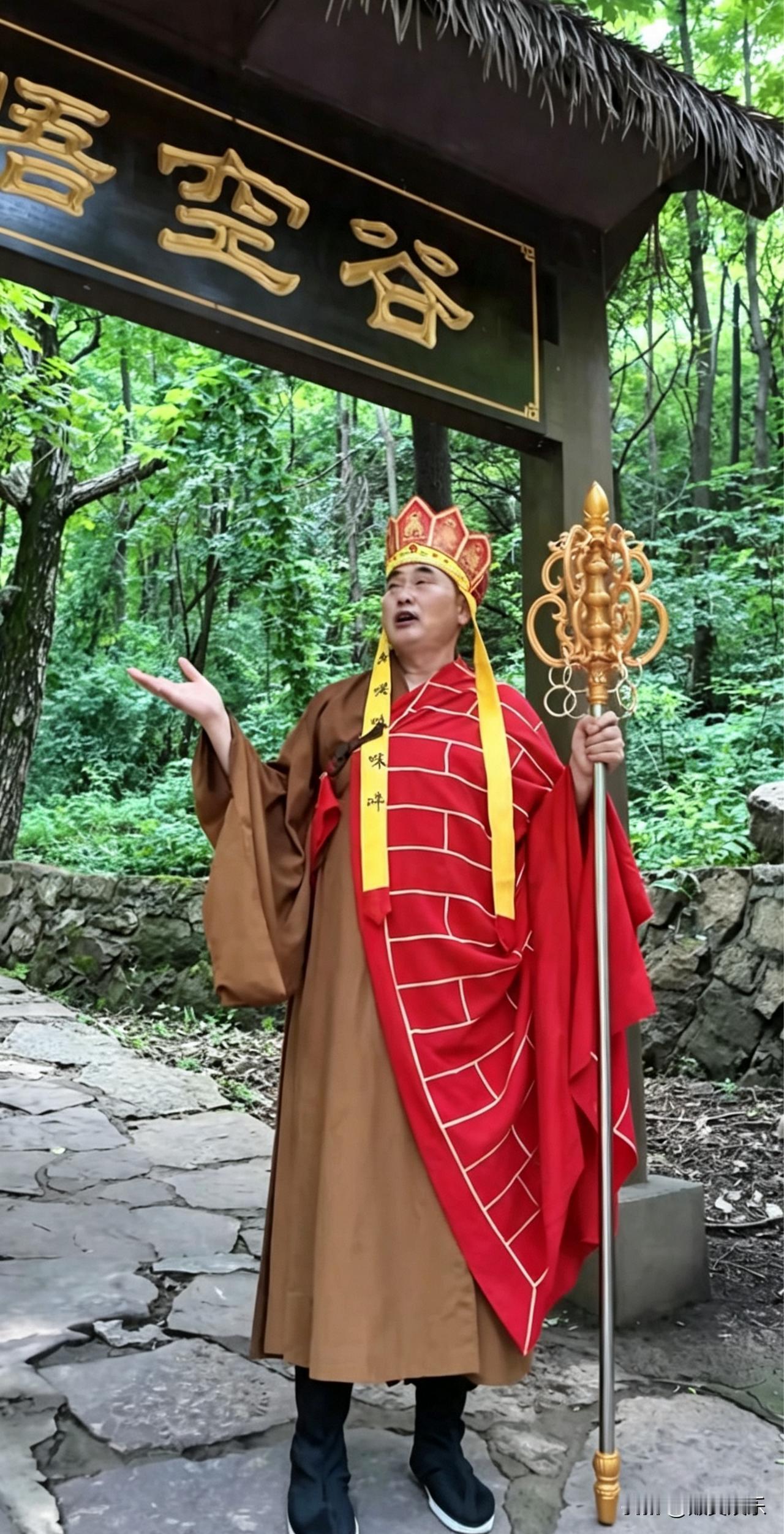 还是要重细节啊！朱之文这样的穿搭完全错误，原版唐僧穿搭标配是白底