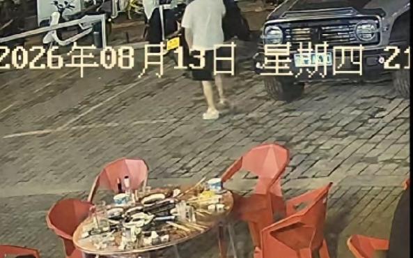 吃完了，打个电话，装作若无其事地走了。这不是忘买单，是有预谋的。西安一家烤