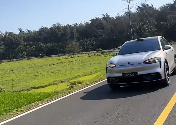 全新问界M6即将今春发布，定位更年轻化，主打三口之家，实车已曝光：设计亮点：星耀