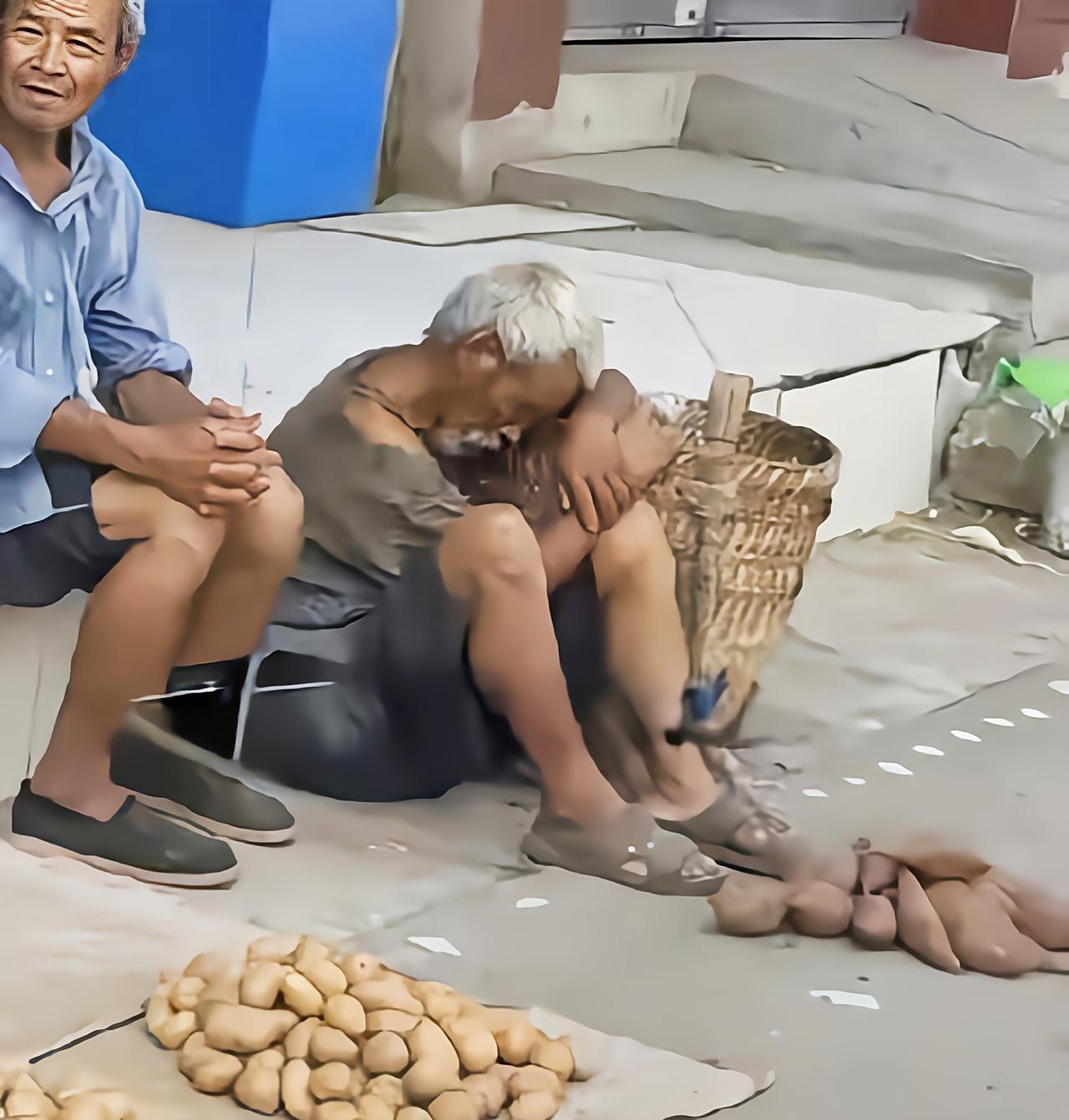 以后我们的老年人生活是不是也是这样？还是比这些还悲惨呢！#转眼我们都老#
