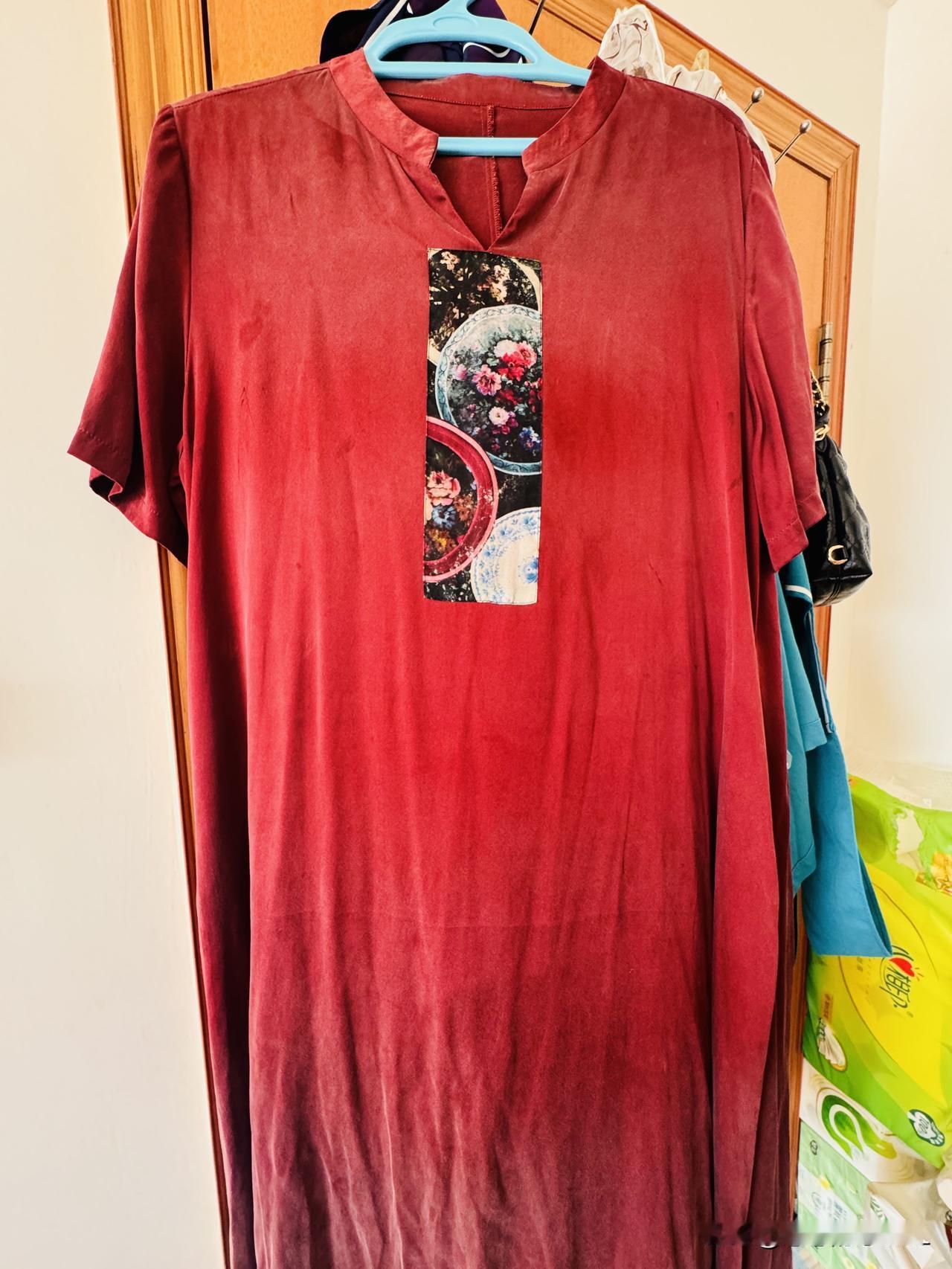 退休之后，别再花钱买太贵的衣服，实在不划算。如今的女人不管多大年纪，衣柜里的