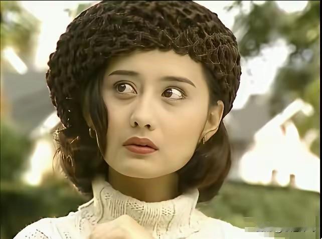 看到陈德容我婆婆很感慨她说，真的是幼无丑女，老无美妇我很认同她这样说，因