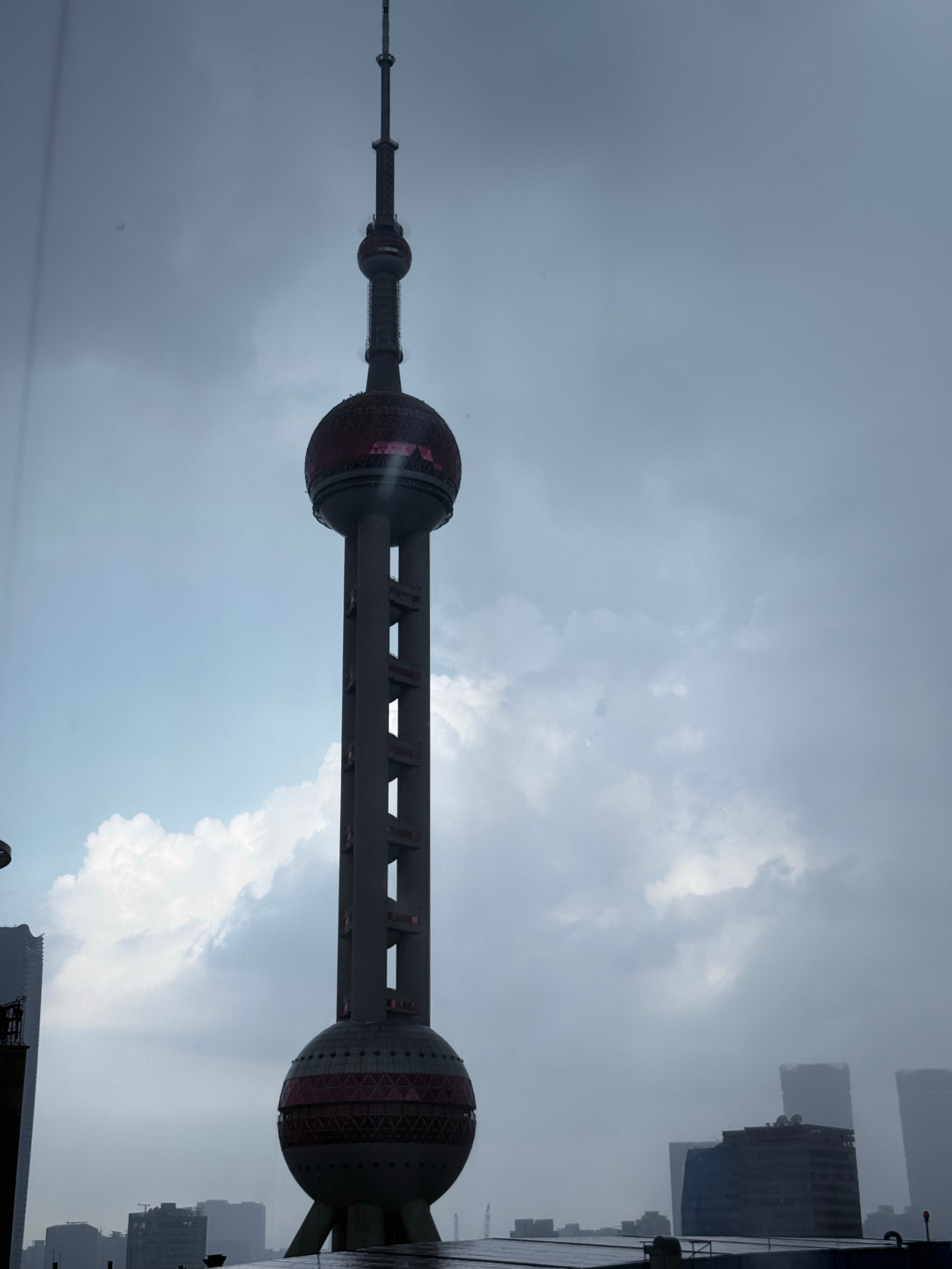 已抵达魔都静候晚上沃尔沃全新xc70重磅上市窗外就是东方明珠风景很顶，今天上海