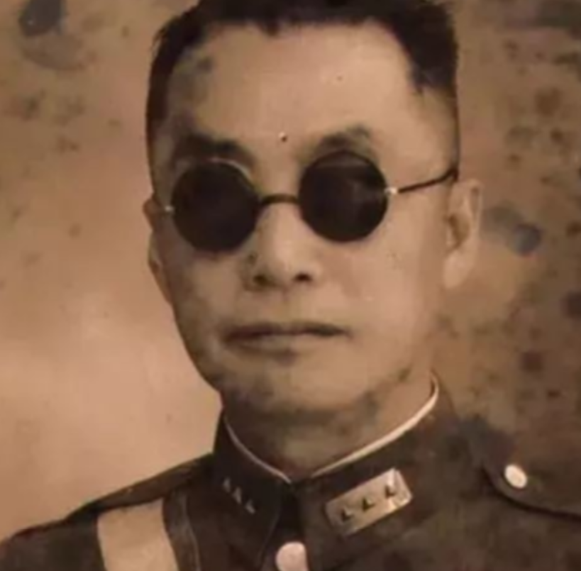 1949年，蒋介石派出一架飞机前往成都，打算将王陵基接到台湾。可是到了约定时间，