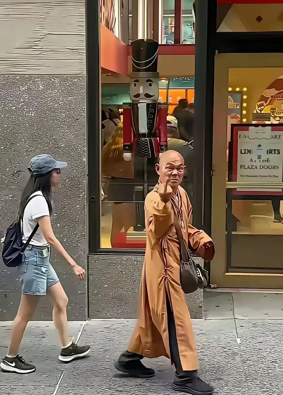 傍晚在步行街散步，一个穿着袈裟的和尚拦着我推销手串，说什么都是开过光的，可以保平