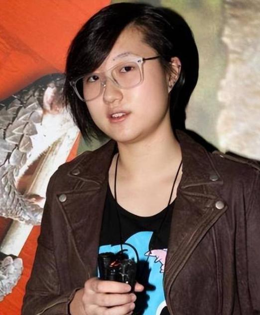 吴卓林不拼爹!自力更生太耀眼!虽然吴卓林的直播间不大但却打理得井井有条