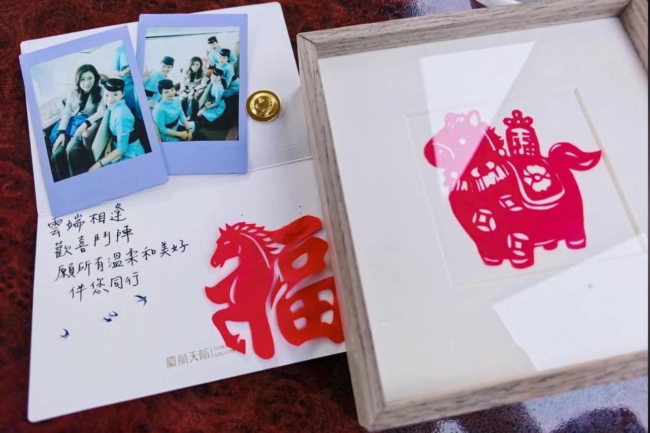 【郑丽文访陆】乐晒与厦门航空台籍空姐合影：难能可贵缘分梅花新闻网简立欣/台