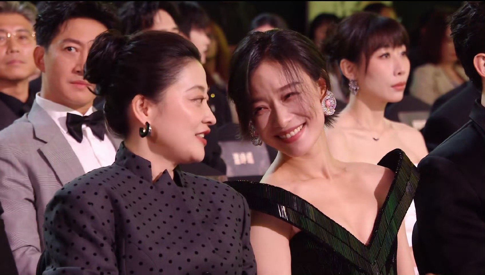 倪妮聊完你的聊你的刚与热聊完，转身又与老师开启新话题，社交技能满分的姐姐，好