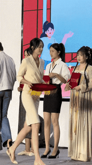 现在的颁奖，都这么内卷了嘛？
