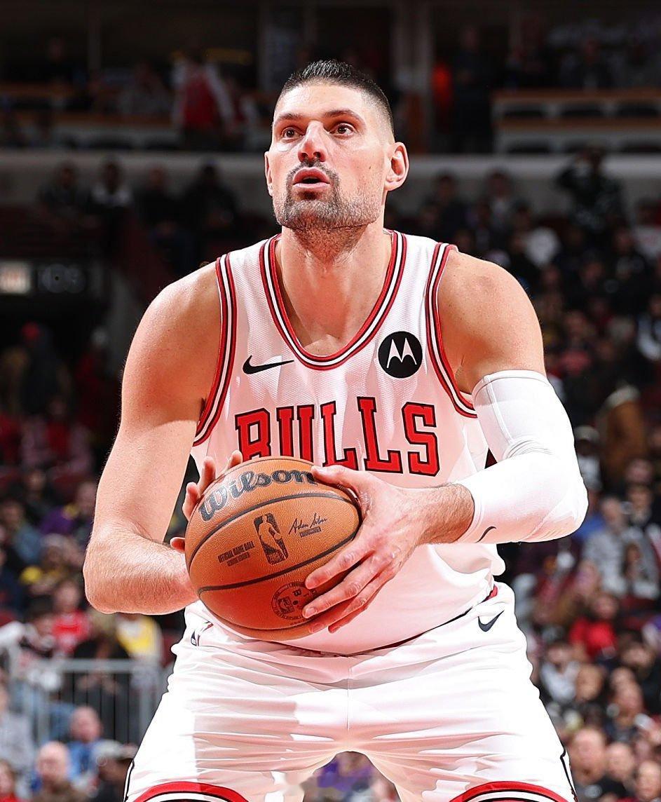 HoopsHype报道，赛季初，公牛想用武切维奇换凯尔特人的安芬尼·西蒙斯加首轮