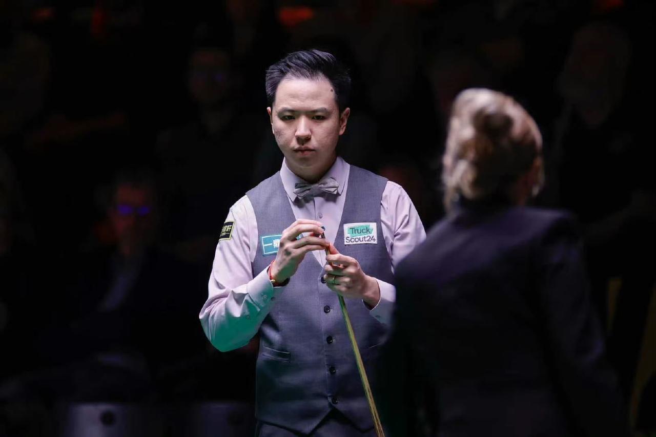 五名中国球员存在全部出局的可能!2026斯诺克球员锦标赛首轮比赛战罢四场。吴宜