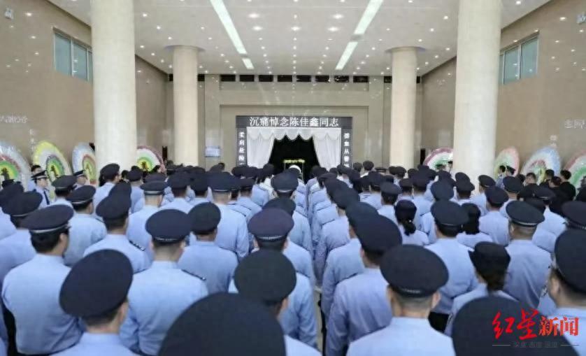 一命换一命！6月18日下午，包头市一栋高楼外，30岁的女副所长陈佳鑫从窗户跃向