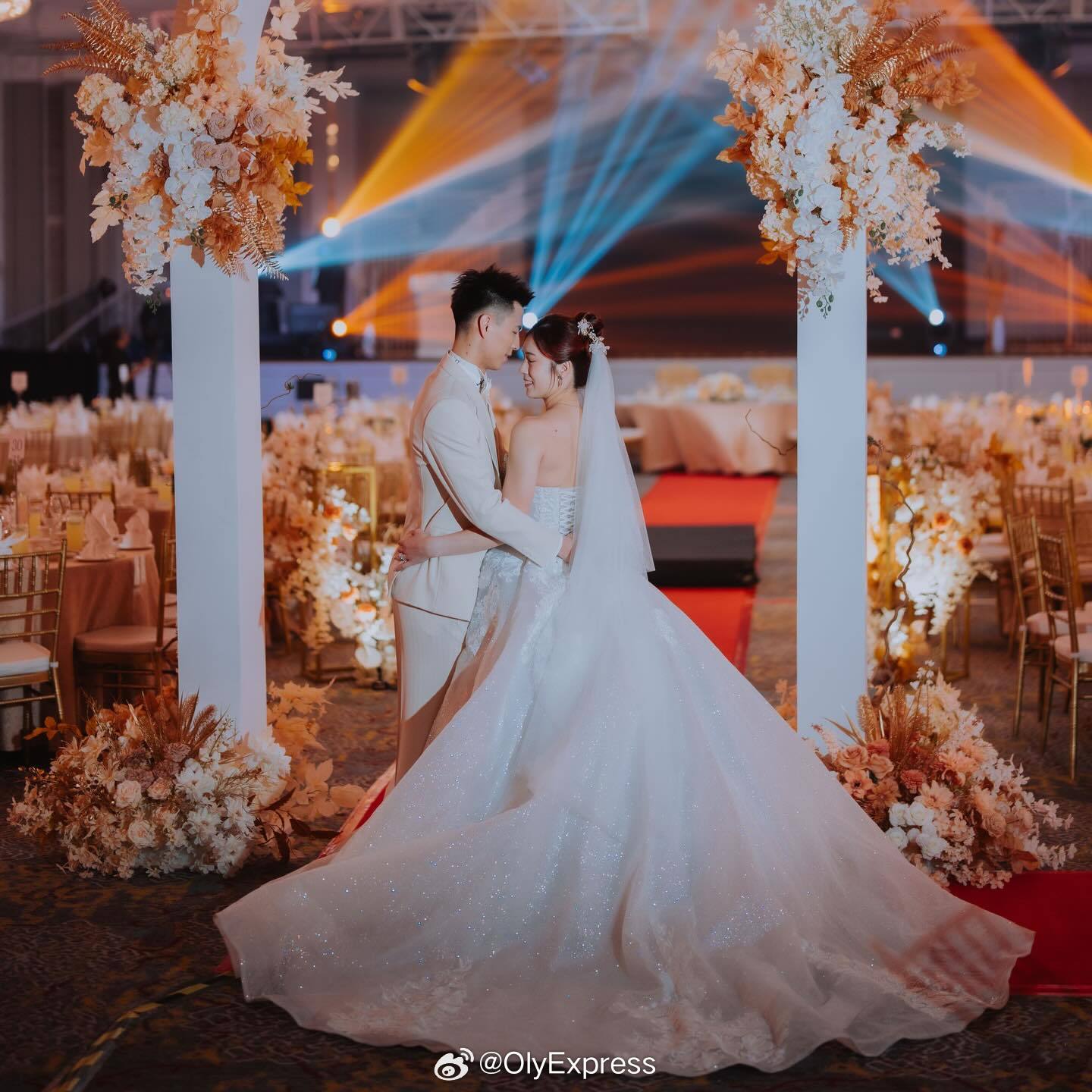 【曝王耀新或转混双与大堀彩组夫妻档】羽联超级赛4月3日，据马来西亚媒体报道，大