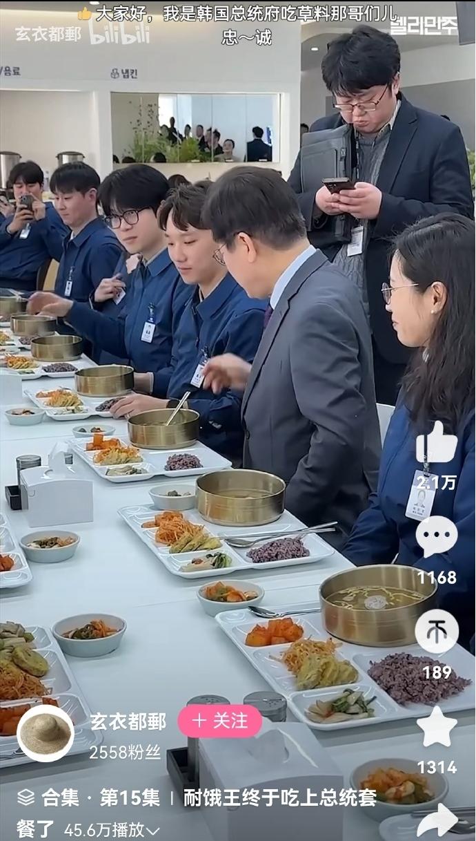 李在明的总统套餐。真是简朴啊。难怪韩军只能吃草。难道都被尹锡悦浪费光了吗？