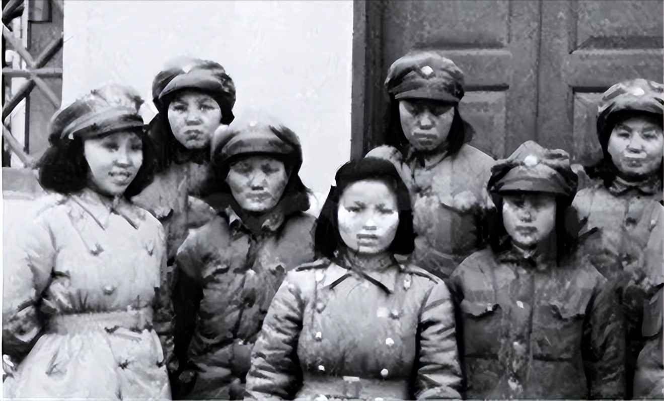 1942年，七名年轻貌美的女译电员，被日军拦住了去路，对方看着年轻漂亮的她们萌生