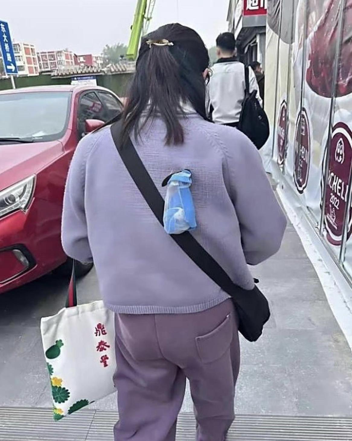 好想上去提醒下她[捂脸哭]