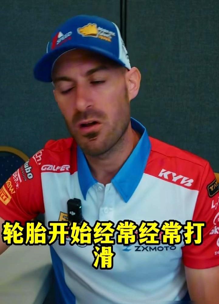 高手只想知道自己错在哪。赛车手德比斯，比赛搞砸了，只拿了第10名。赛后他没怪