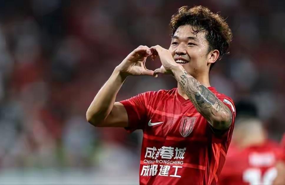 严鼎皓即将加盟辽宁铁人！徐正源要去北京国安！成都蓉城超市要开张?据足球博主“从