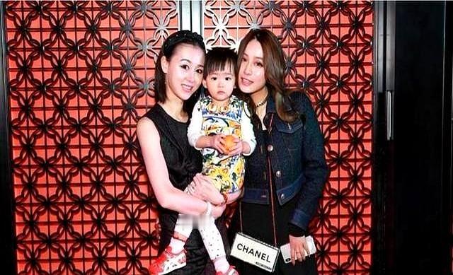 范志毅球场上威风八面，谁料女儿恋爱这事让他彻底变软蛋。闺女范斯晶三任男友，一