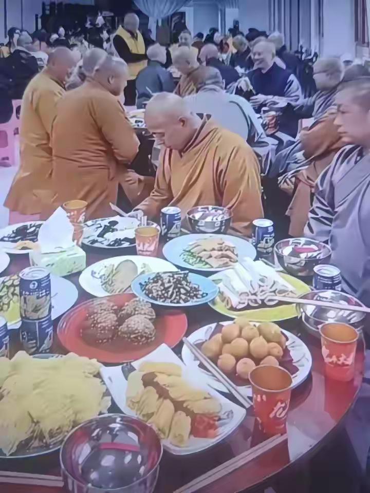 真是羡慕呀，现在的大师伙食比一般老百姓好多了，而且工作轻松，自由快乐，我想问还招