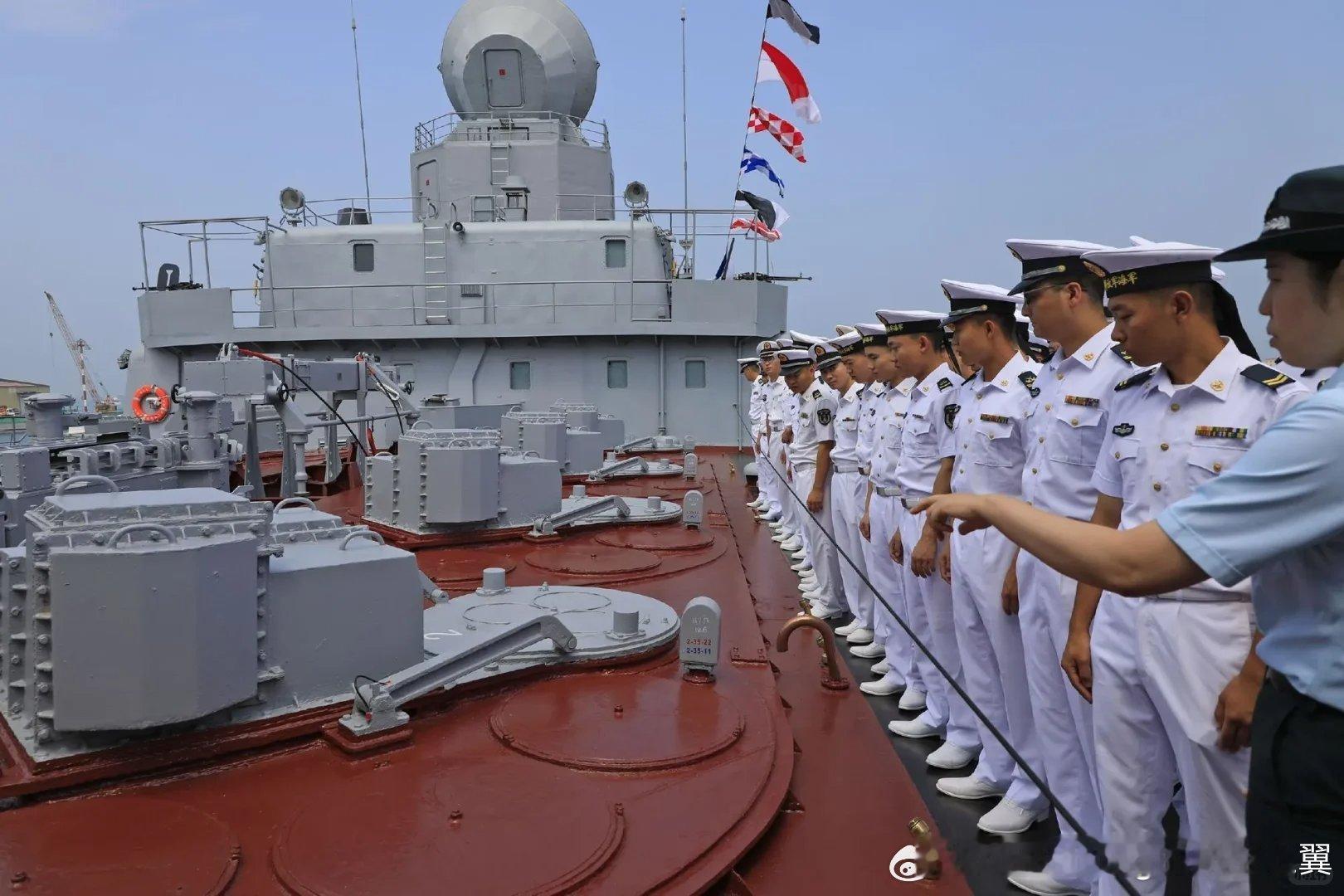 烽火问鼎计划中俄两国海军官兵互相参观对方垂发。2026年7月8日，中俄“海上联
