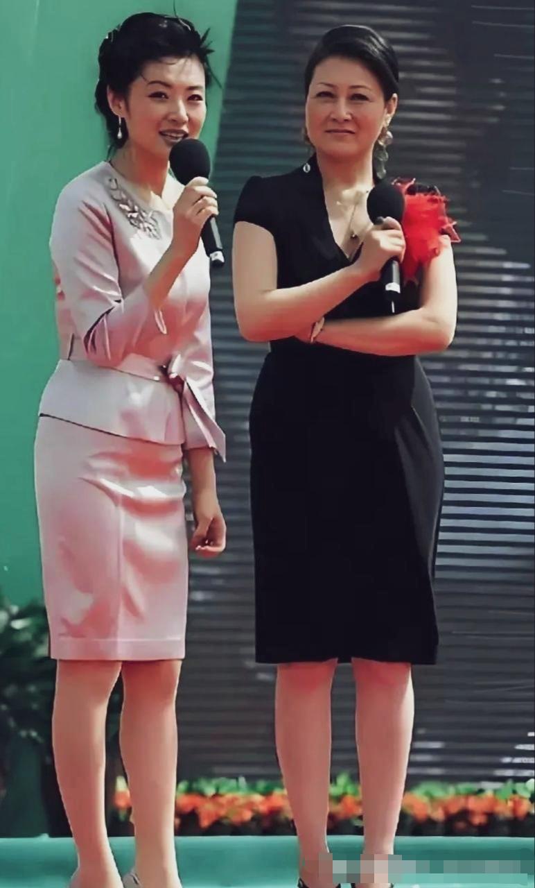 周涛张凯丽同台主持节目，明明俩人只相差5岁，感觉像差着一辈人！