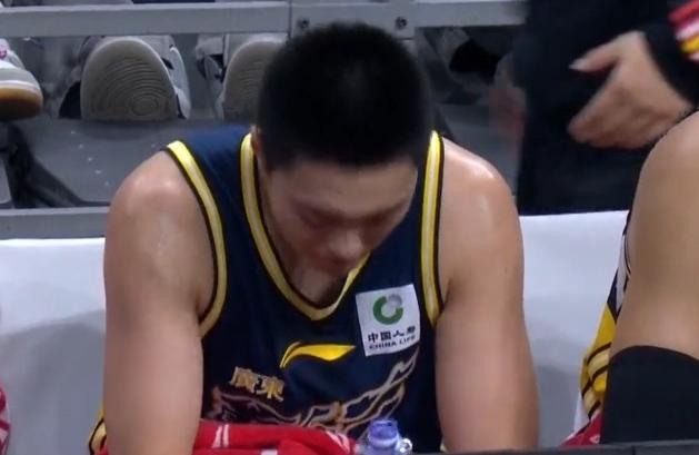 简直是降维打击，广东84-94上海，输球的5大责任人！第一，作为球队外线的绝