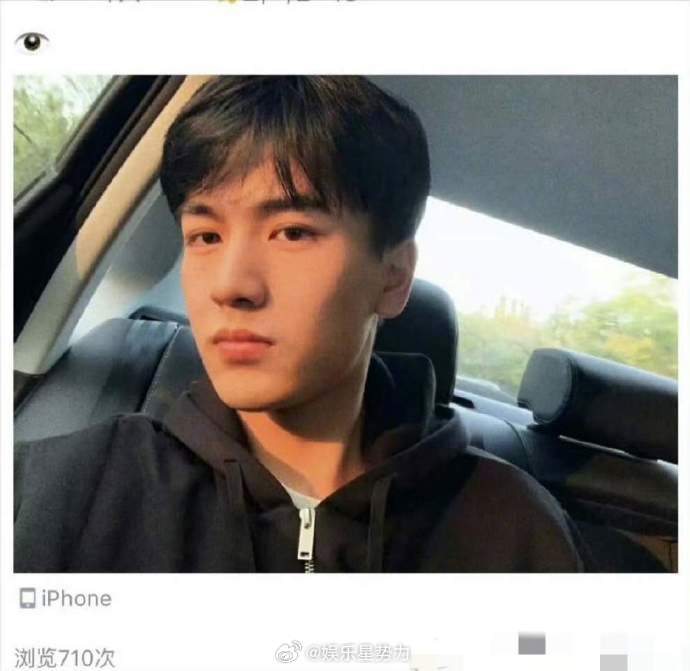 张凌赫大一曾分享暗恋细节张凌赫在南师大读书时，曾在校媒写下暗恋故事：“很久以后