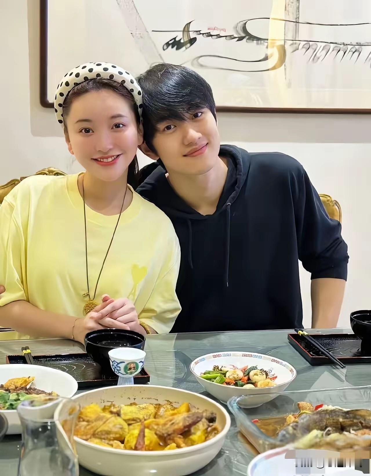 最让我震惊的不是金沙44了，也不是她再婚过，更不是孙丞潇她相差19岁，而是孙妈