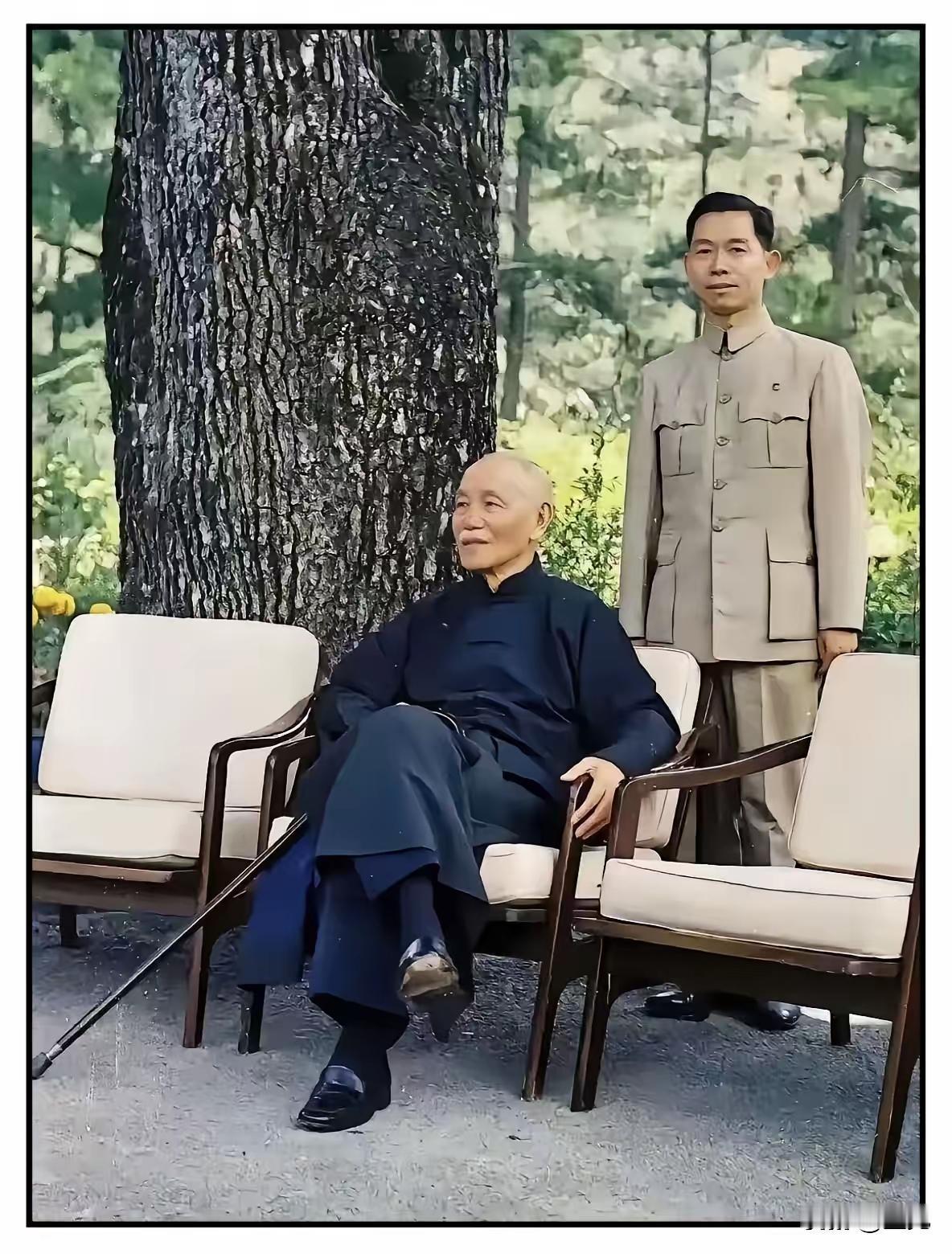 王铎:蒋介石临死前一年的照片这是1974年蒋公的休闲照。看来,生命己经走到了