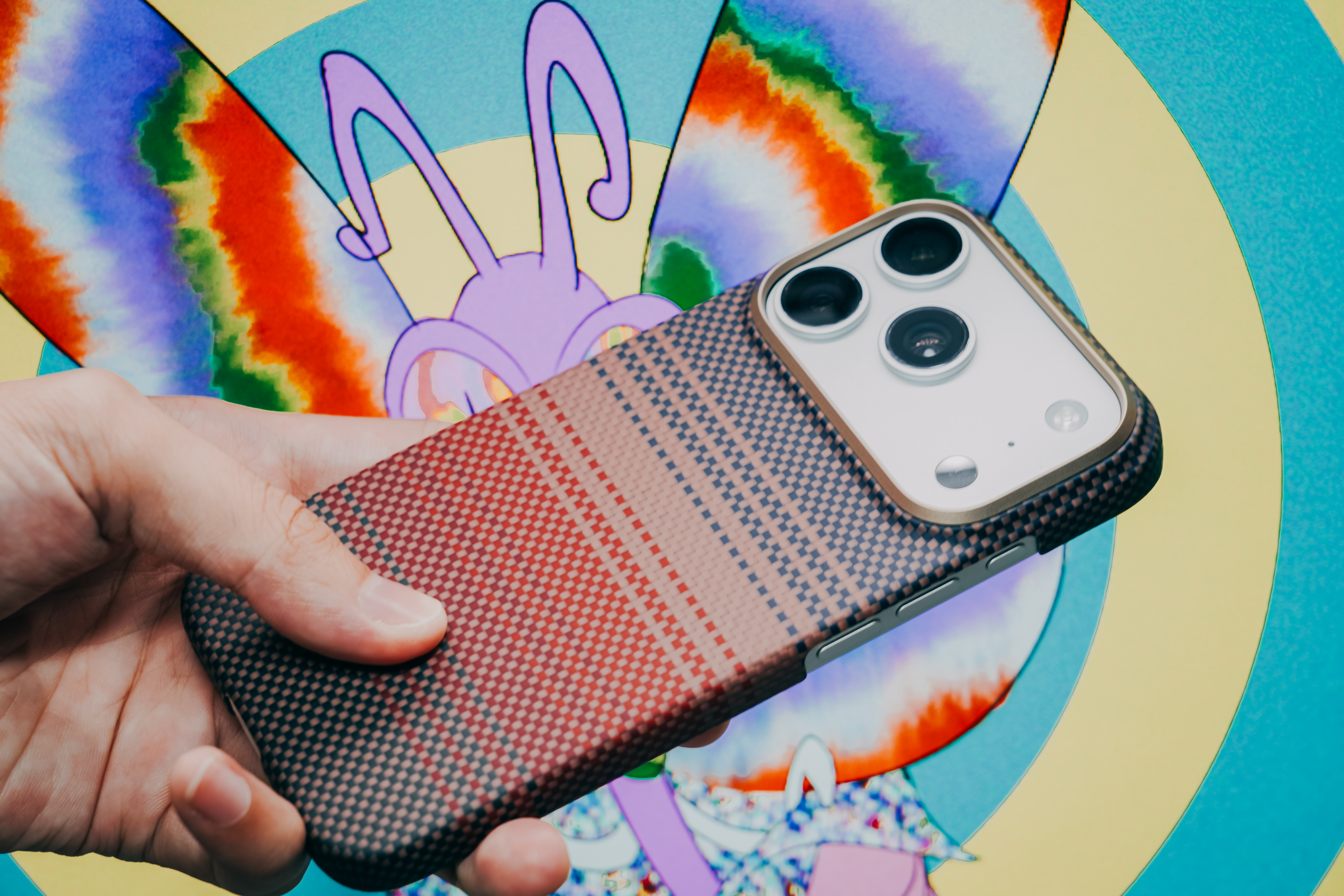 加赏当日落上机，第一感觉：“这几乎像没戴壳的裸机手感”，而且还有日落的情绪价值