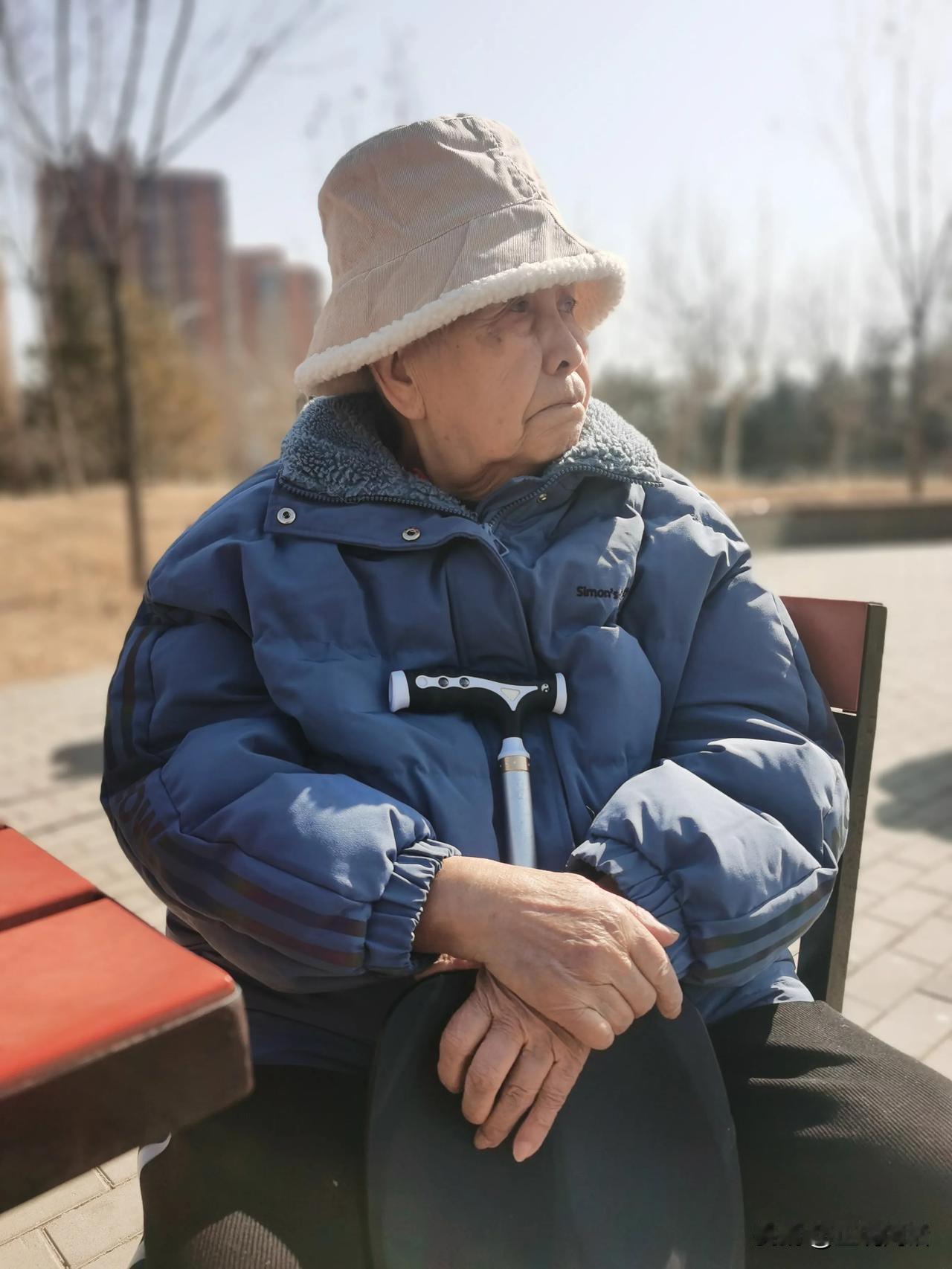 是不是每个老年痴呆的患者心中都有一个烙在心里的老故事。我妈妈今天又讲了那个故