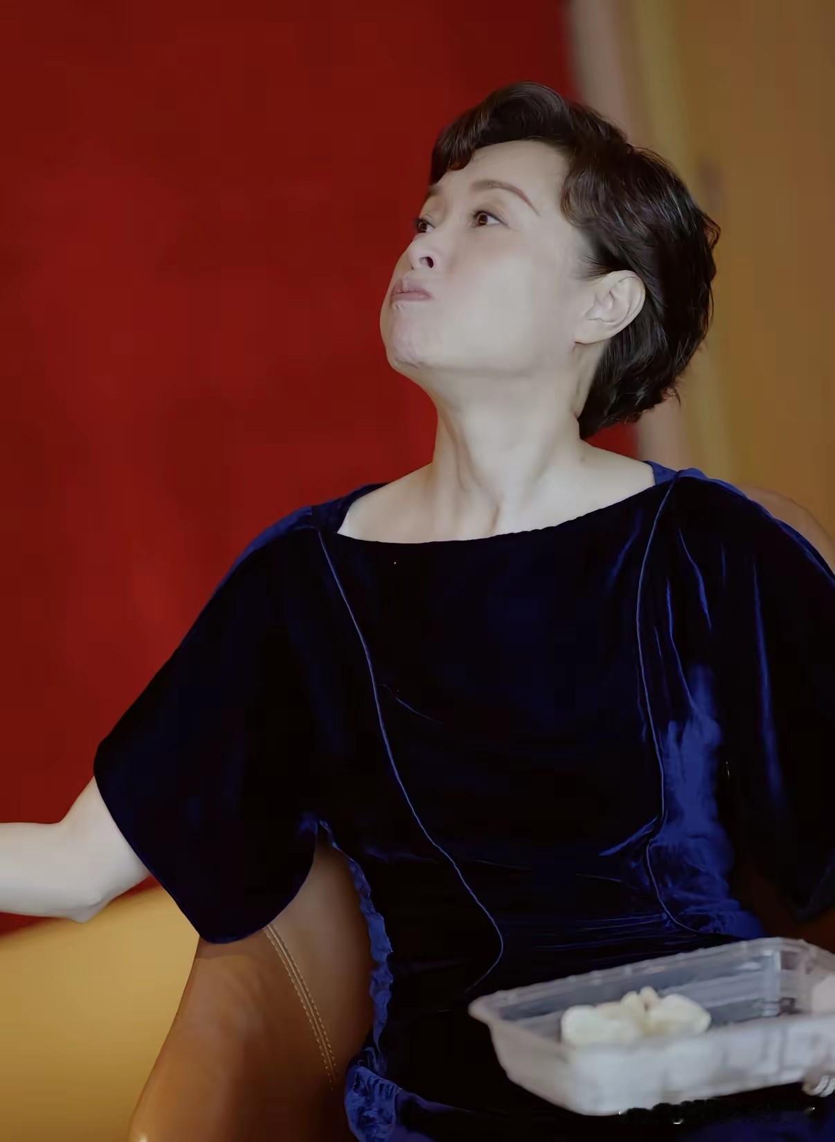 吴越为了瘦身，一天吃三个饺子，真是无法想象，普通人可受不了，吴越在女明星里不算瘦