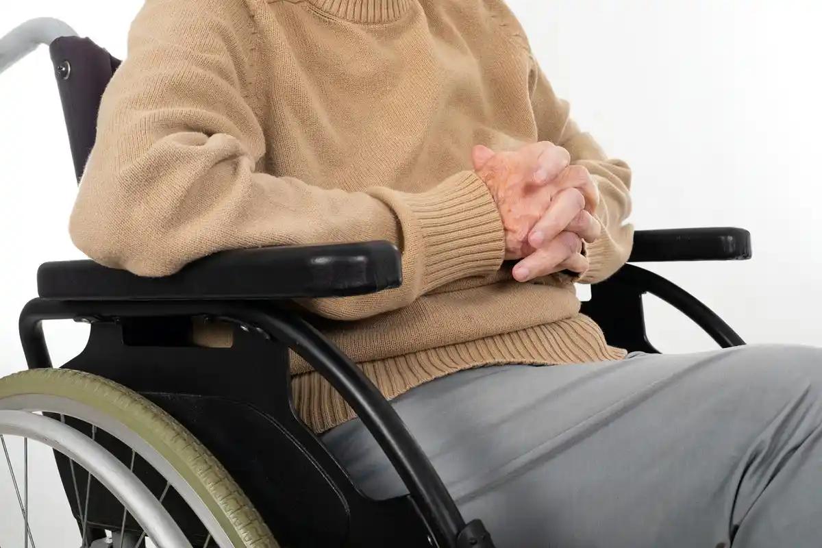 帕金森是“懒”出来的？医生建议：中老年人不要去做这4件事情！早知早改不少人觉