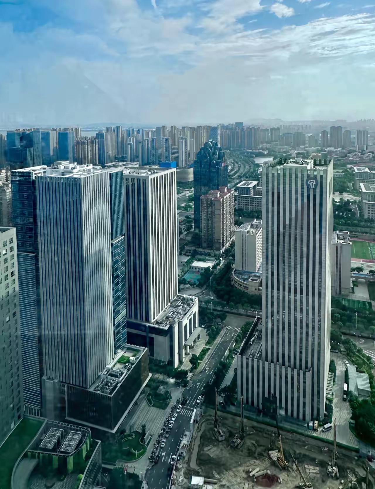 你是在说实话吗？泉州不只有老市区，泉州的新城区在东海城东江南和台商投资区，多走走