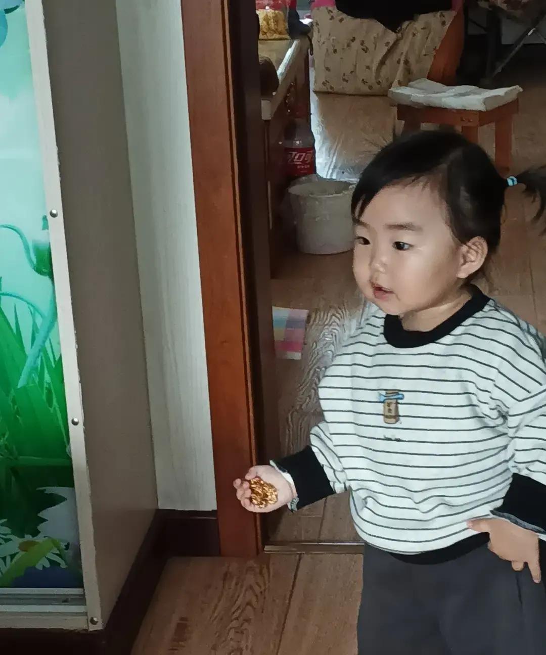 小姑冲进病房指着嫂子鼻子骂占房拖哥哥，录音里那句“装病躲家务”格外刺耳。嫂子刚