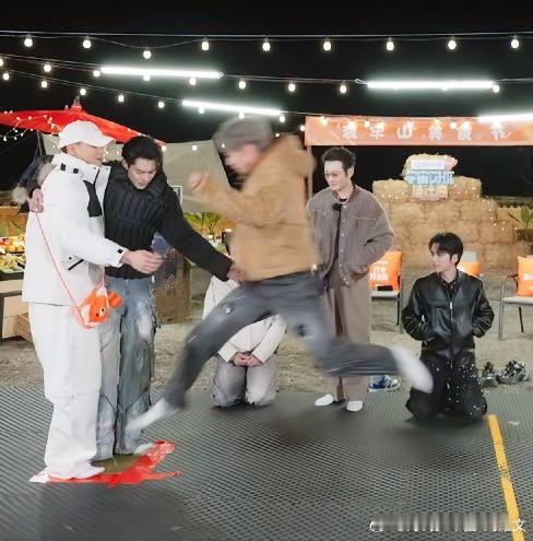 刘耀文宇宙闪烁请注意后期刘耀文宇宙闪烁请注意更新刘耀文宇宙闪烁请注意后期，笑晕