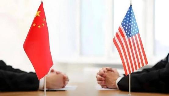 在英国留学的经济学博士岳建勇发出警告，别看现在中国经济是世界第二，但是还有两个大