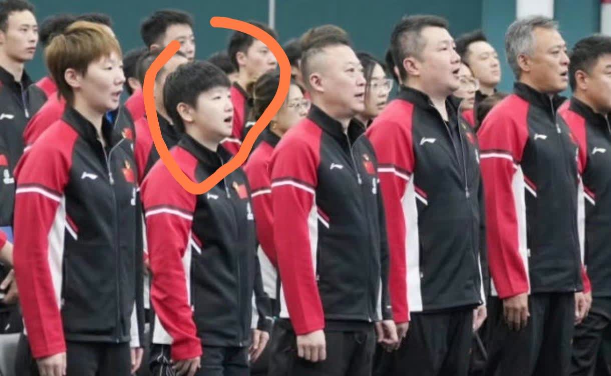 我敢说孙颖莎就是现在全网最高兴的人，她翻来覆去也搞不明白，不是唱的声音小
