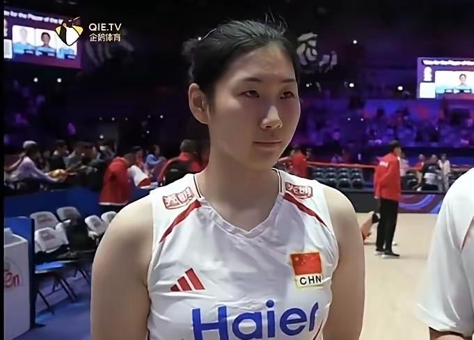 李晨萱是中国女排和意大利女排经典之战发挥最出色的队员之一，在队友解盛钰的助力下，