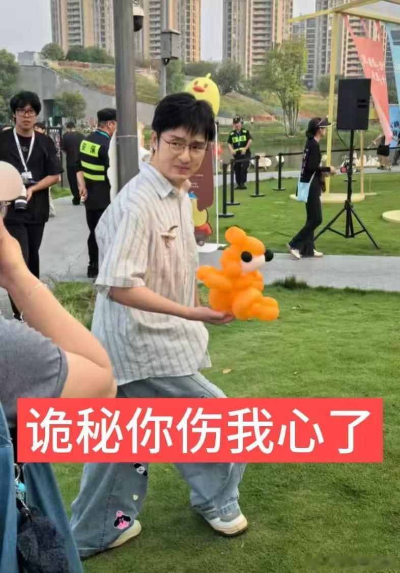火树才是来集邮的吧偶然翻到coser姐妹的偶遇repo，说火树“水灵灵”的，还