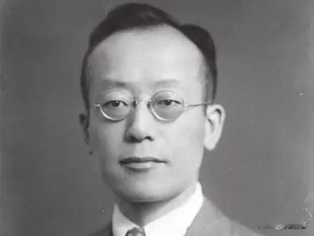 我们该怎么避免用这种“吃瓜”心态去看待历史人物呢？我觉得历史有时候真的挺“八