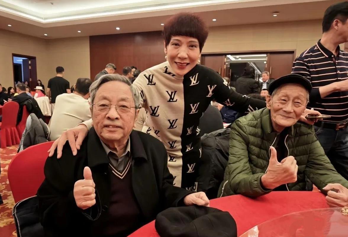 3位曲艺表演艺术家同框：我认出了略显清瘦、气色盈和的田立禾与戴着眼镜、目光沉