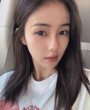 看到谢娜开演唱会我忍了看到赵露思开演唱会我也忍了可是看到白鹿也要开演