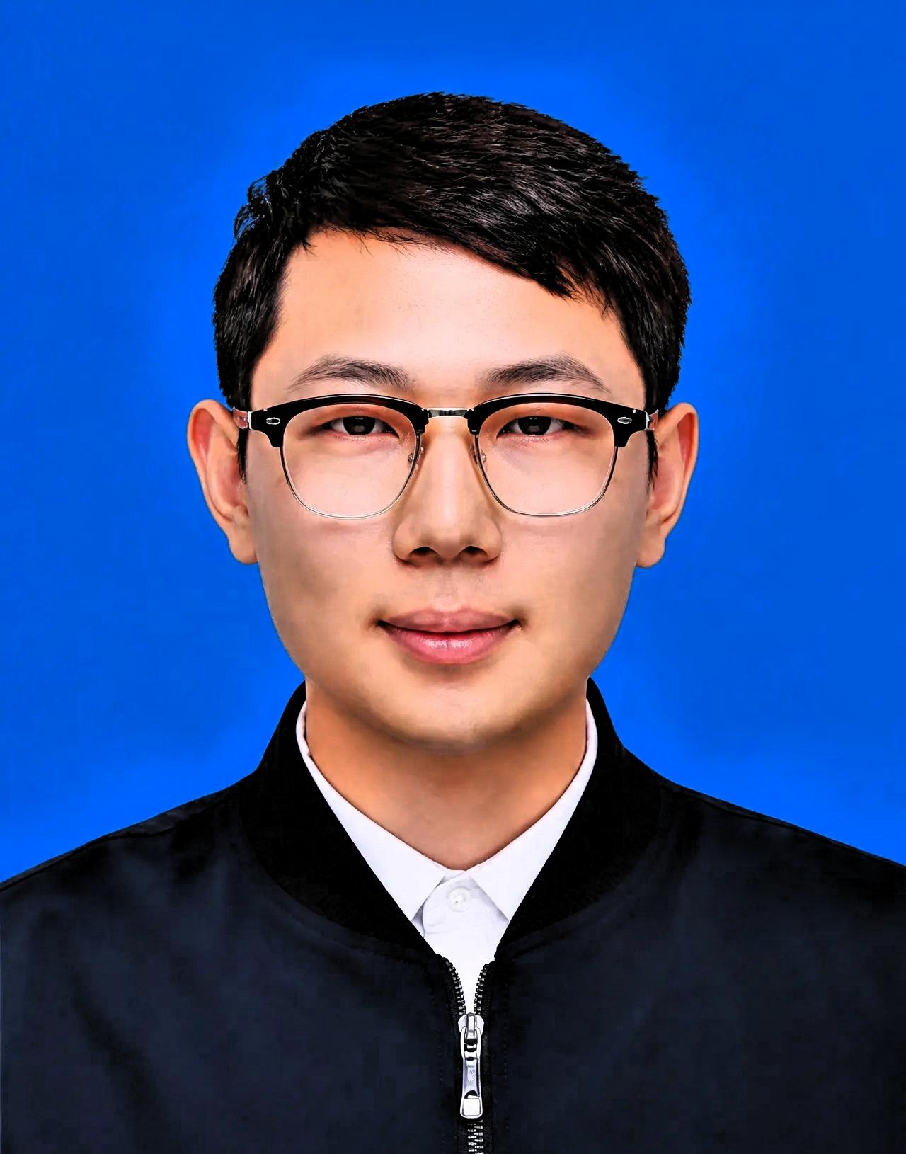 彭清林，男，白族，1992年10月生，浙江省杭州市美团外卖配送员。2025年7月