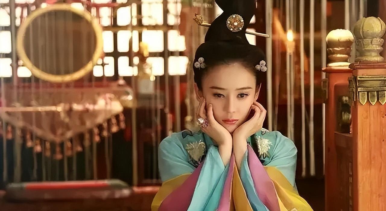 [抠鼻]万历10年，京城富商梁国柱托人，给首辅张居正送礼金5万两，给大太监冯保