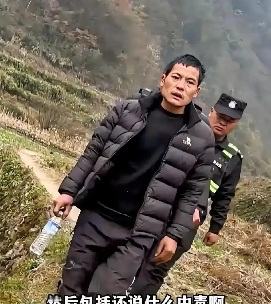 刀疤哥在《荒野求生》里啃了口野叶子，第二天直接蹲草丛起不来，镜头里脸都绿了，节目