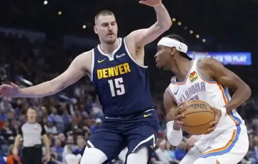 NBA官方真是太能胡扯了！今天NBA官方公布了新赛季西部联盟十大球星，让人大跌眼