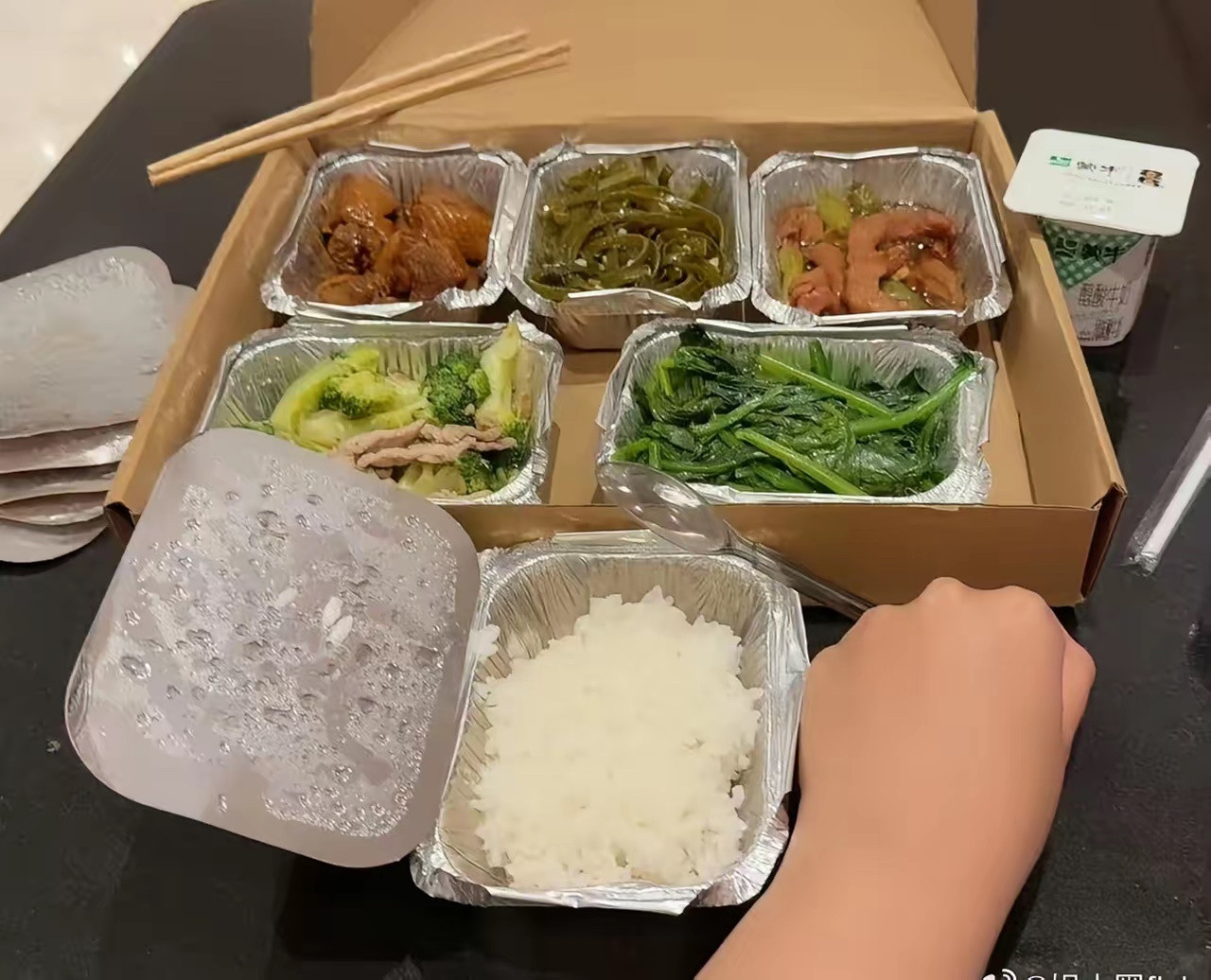 白玉兰盒饭看着不错