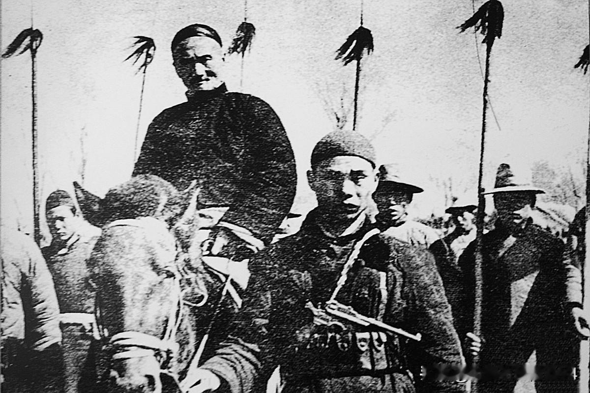 1945年6月17日西安，军统王牌杀手牛子龙拎着一把劈柴斧头砍翻11个昔日同僚，